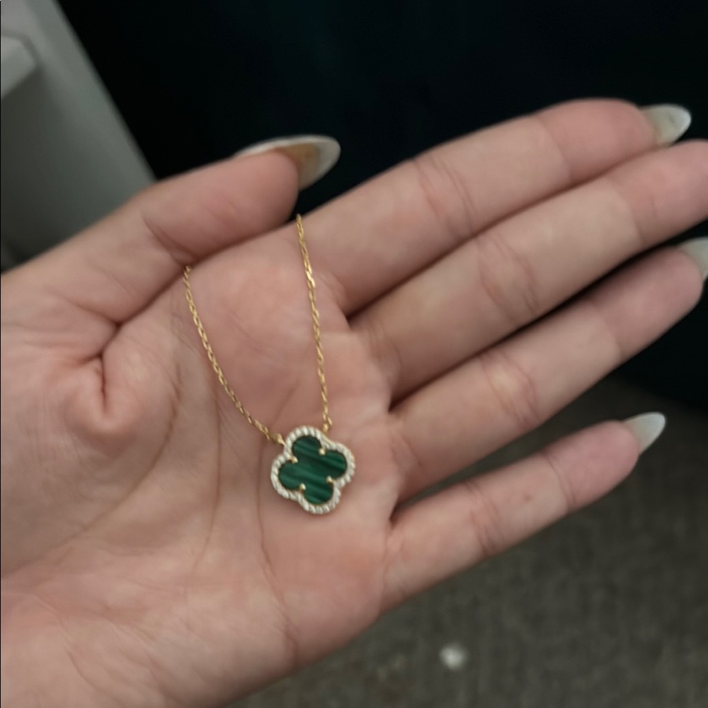 Elegant Gold and Green Clover Pendant Necklace